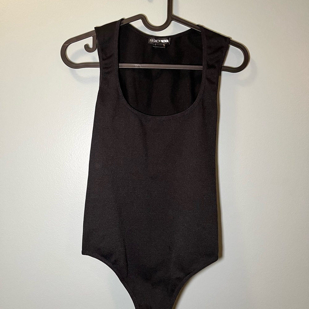 black sleeveless bodysuit